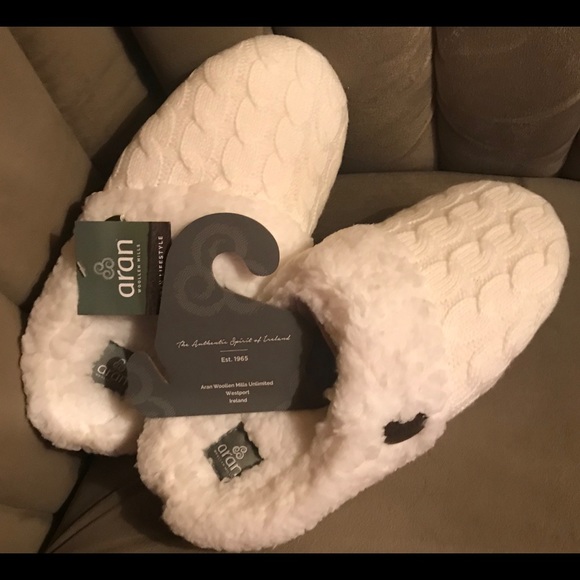 NWT. Aran Unisex Slippers - Picture 5 of 8